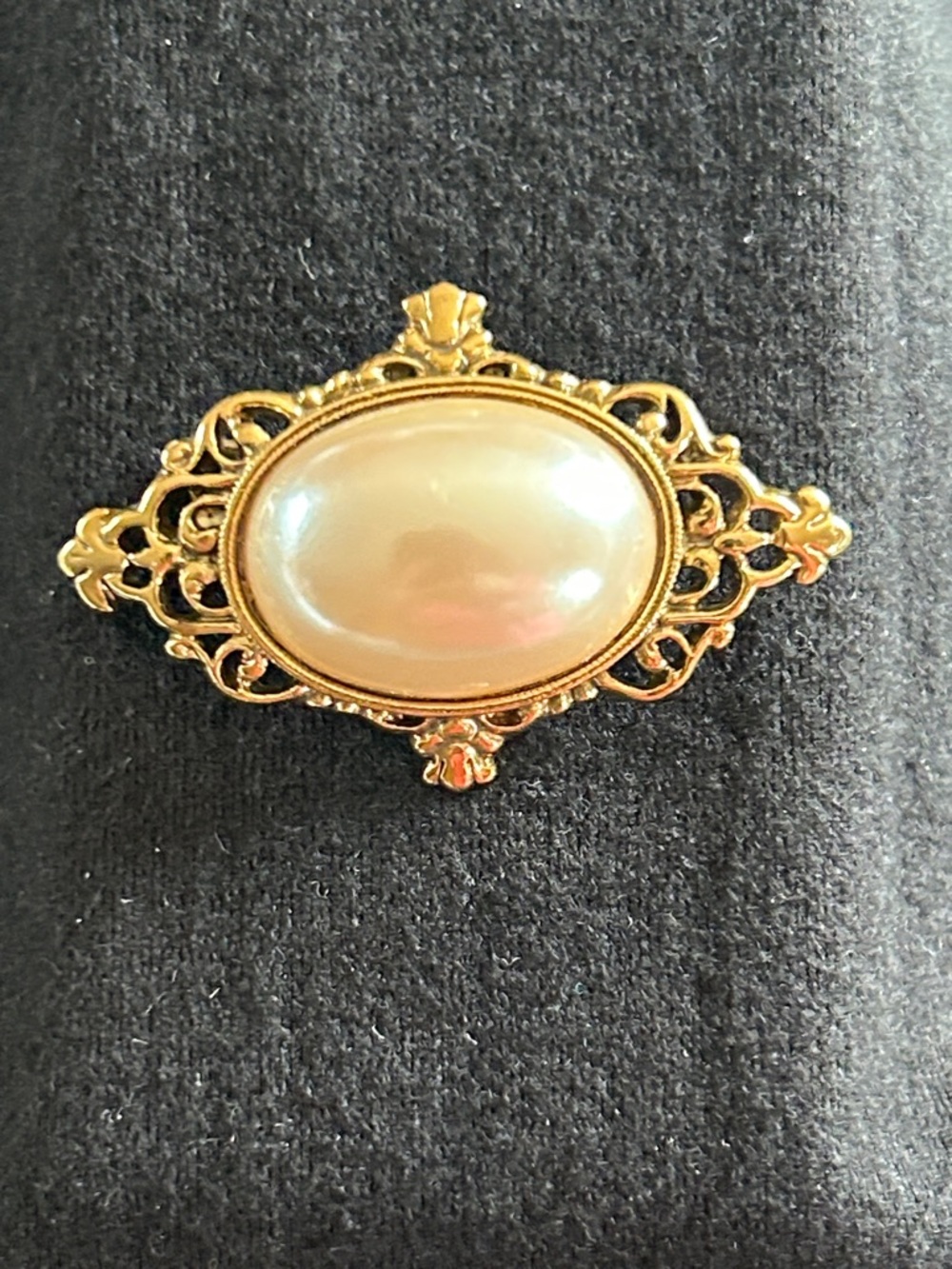 Gold Filigree Brooch with Pearl Cabochon - Elegant Women's Jewelry